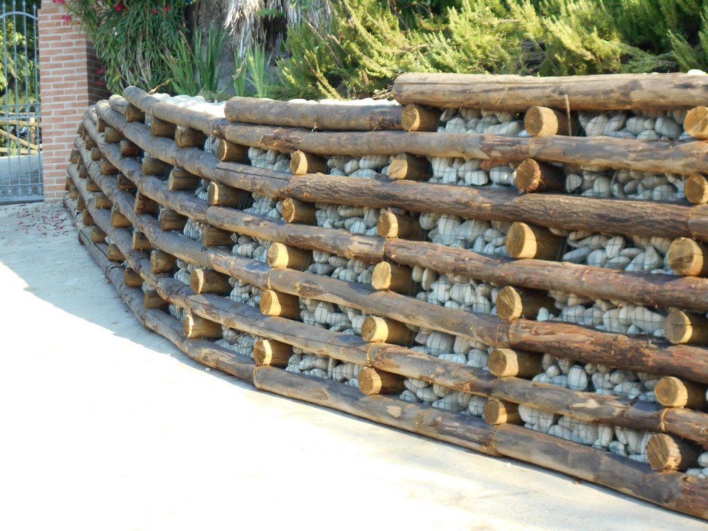 Ci Emme - Pali per vigneto in acciaio ferro legno cemento e reti per  recinzione - Pali Legno